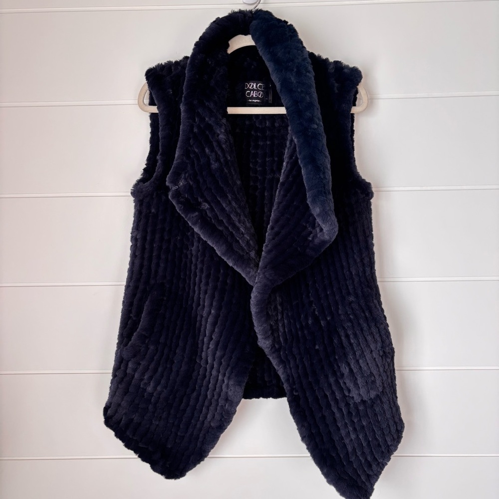 Dolce Cabo los angelos Women's Blue Faux Fur Sweater Vest Size Medium